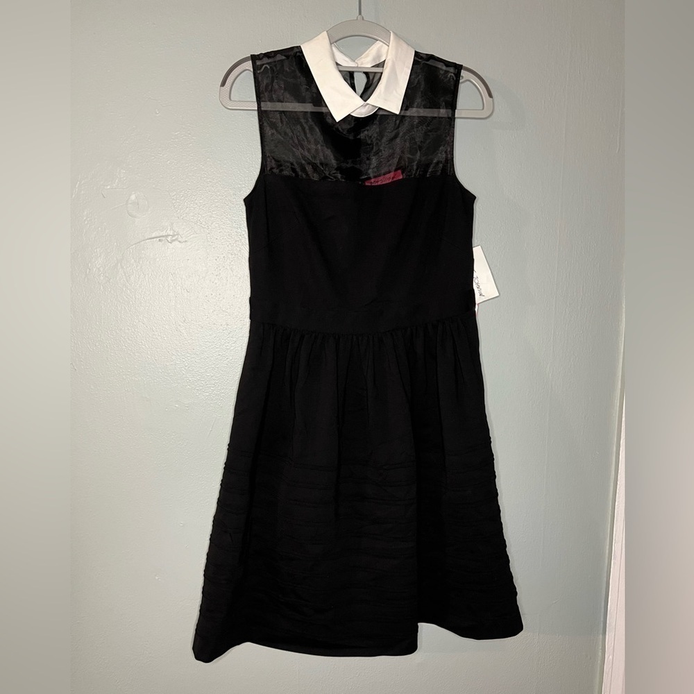 NWT Betsey Johnson black and ivory collared lace sleevless dress